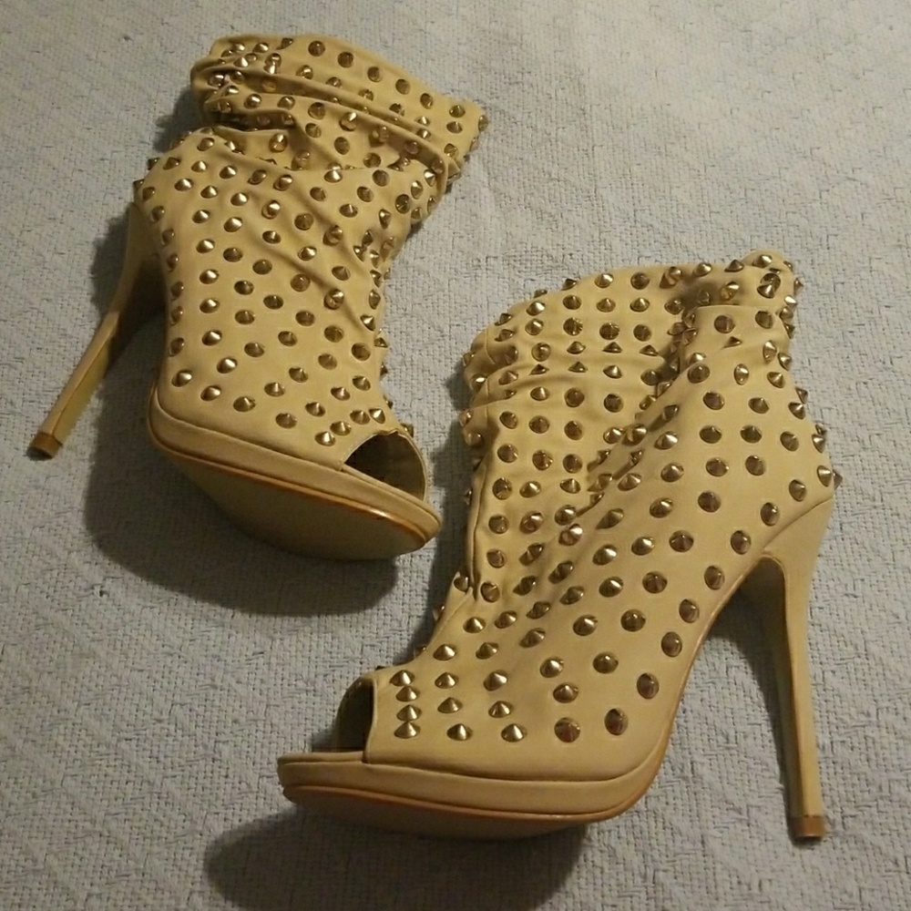 Gorgeous studded heels!